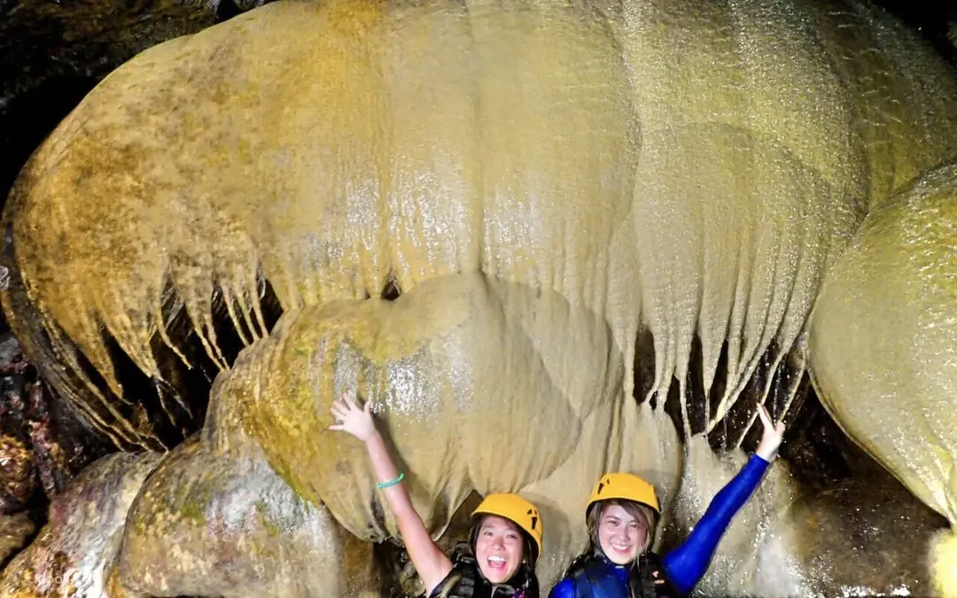 Cuevas y kayak de mar en Miyakojima — Miyakojima