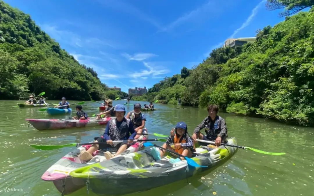 Kayak por el río Hija (manglar de Okinawa) — Okinawa