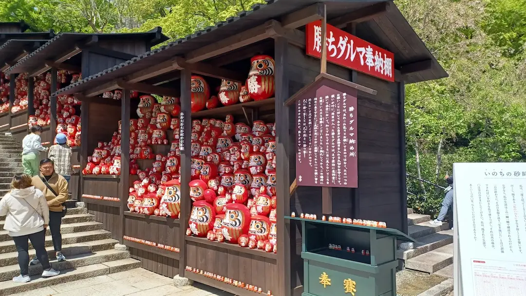 Templo Katsuo-ji (los daruma de la victoria) — Osaka