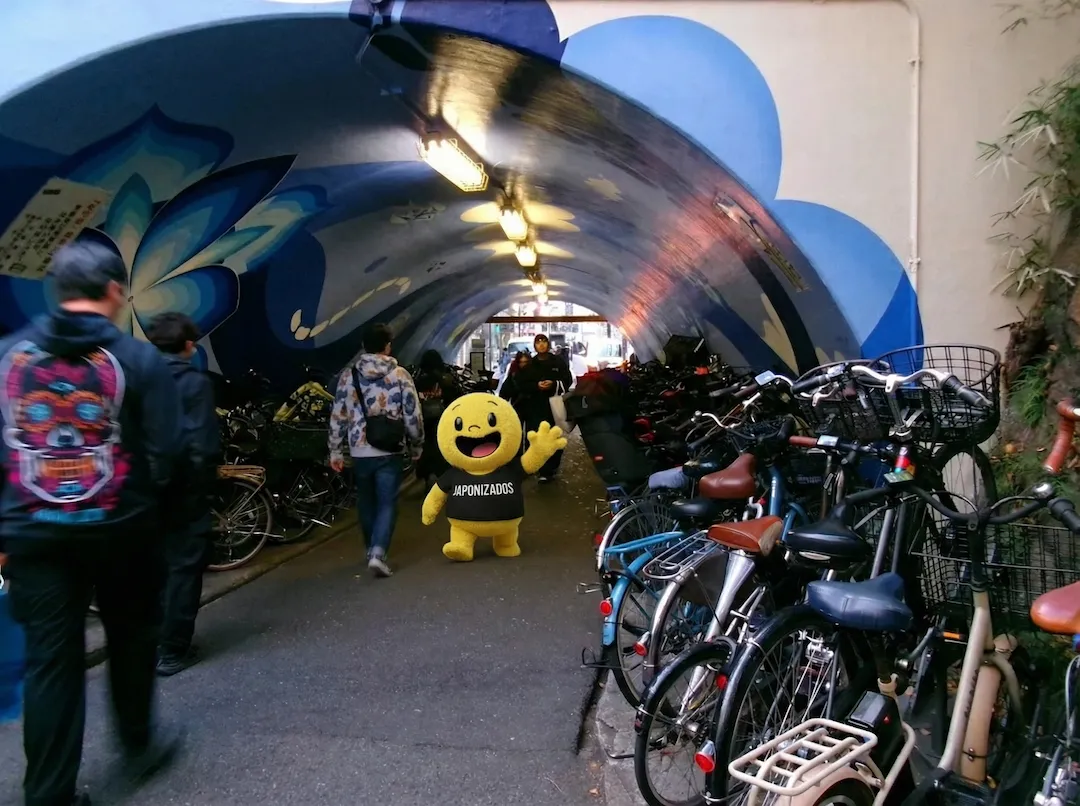 Shibuya Hachiko Exit Bicycle Parking — foto real