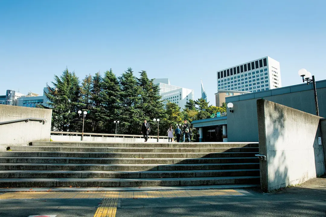 Estación de Yotsuya (Exterior) — foto real