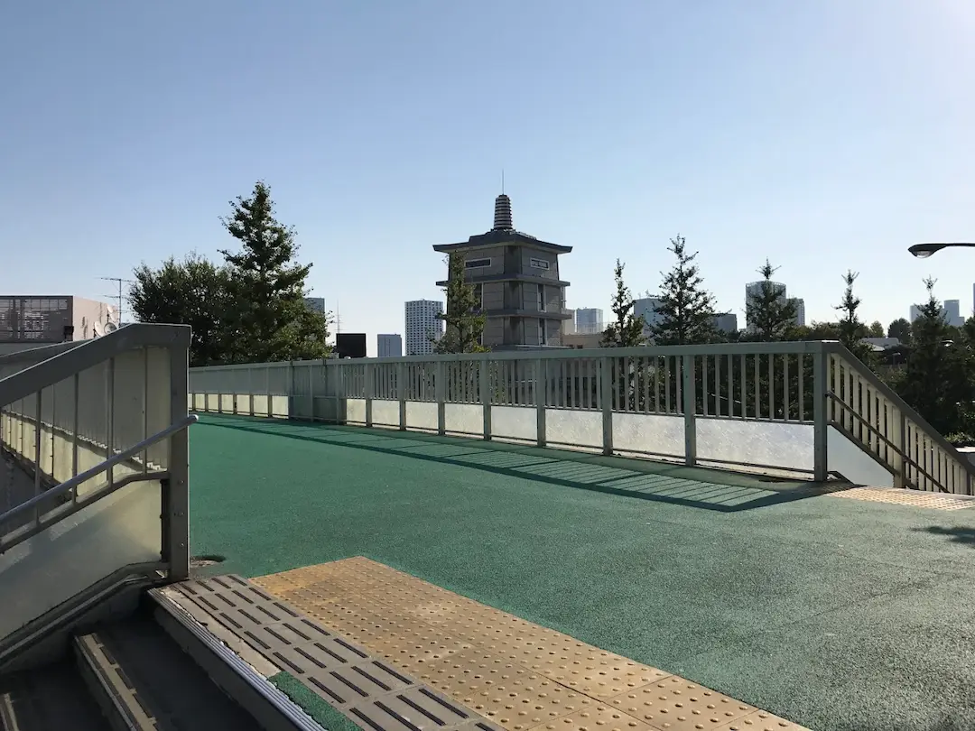 Puente Peatonal de Shinanomachi — foto real