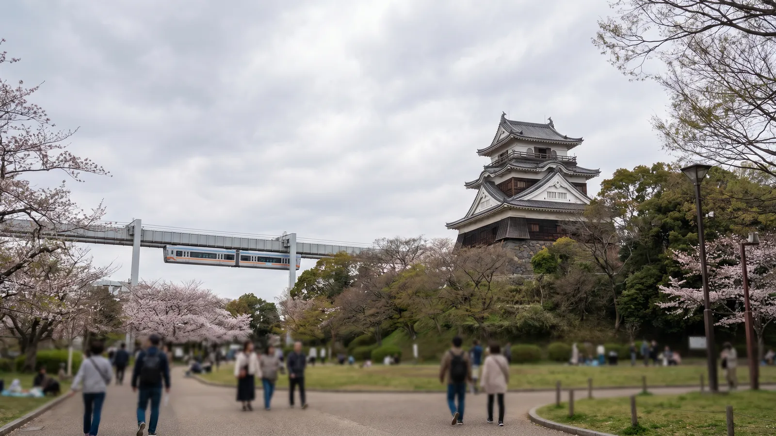 Castillo de Chiba y el monorrail suspendido más largo