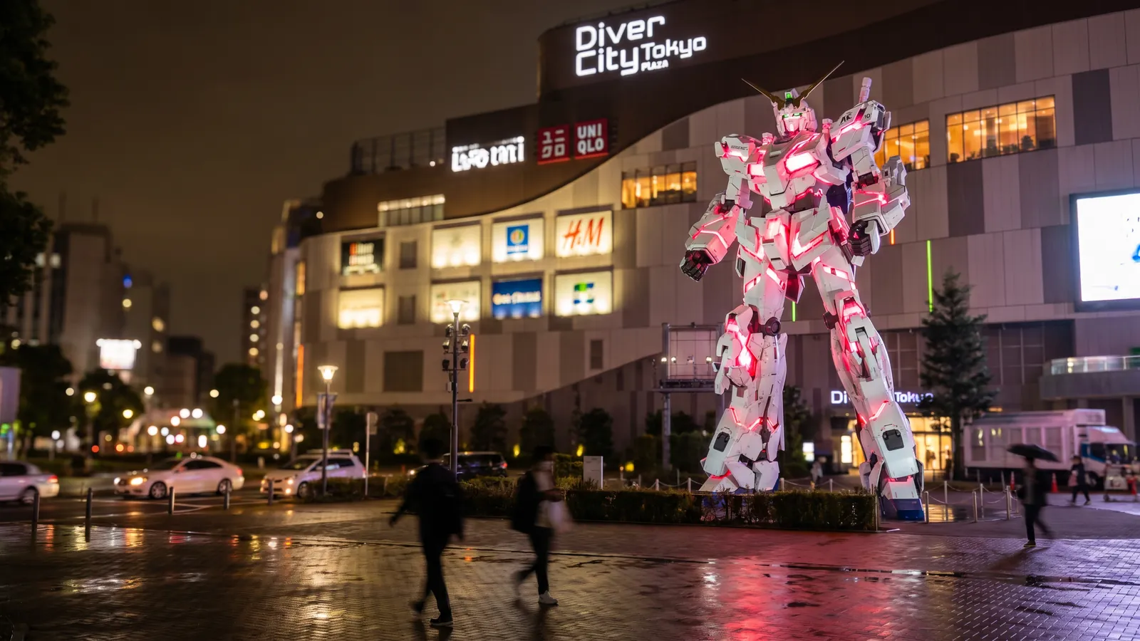 El Gundam a tamaño real de Odaiba y otros de Japón